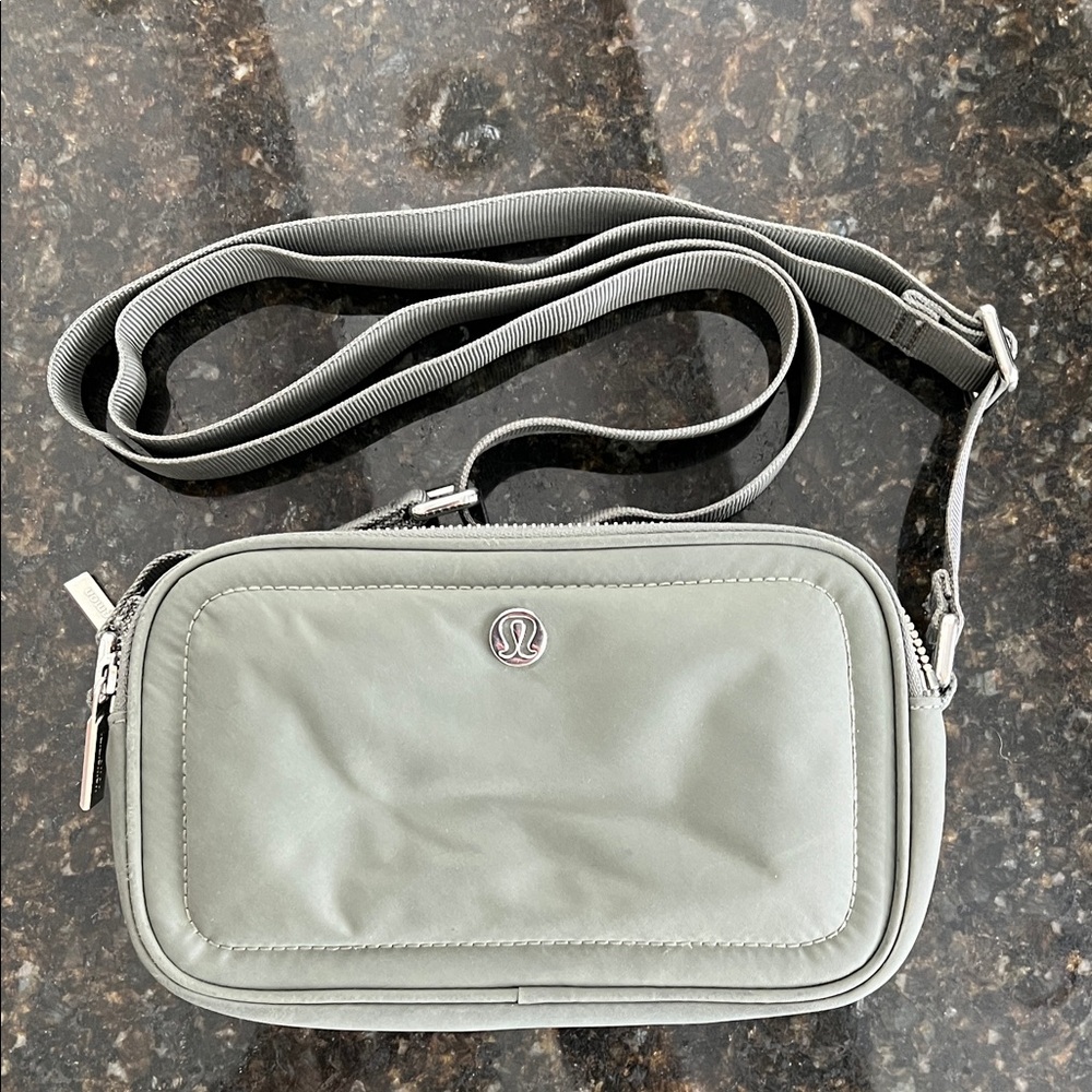 Lululemon Athletica Light Gray Belt Bag